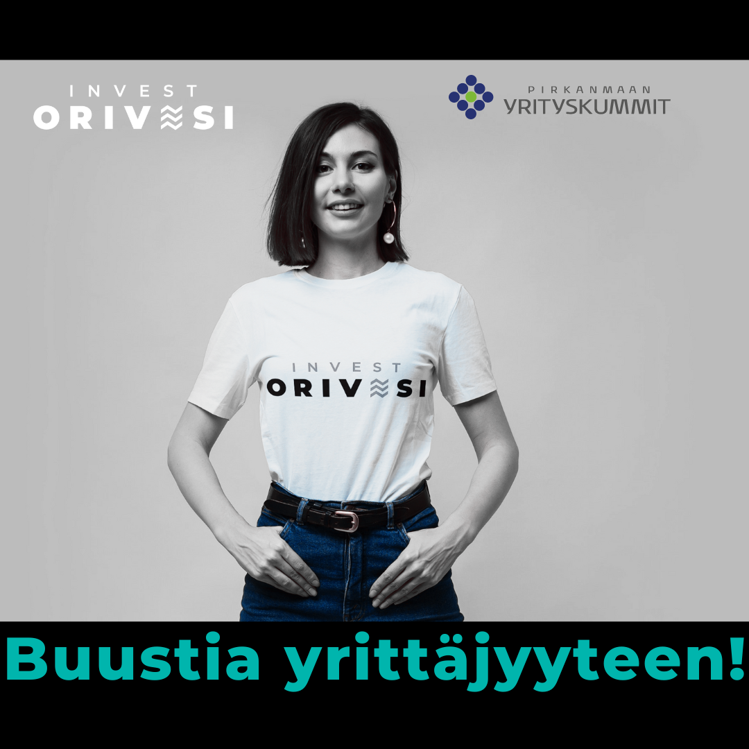 Nainen päällään t-paita, jossa on Invest Orivesi -logo, lisäksi Pirkanmaan Yrityskummien logo ja tapahtuman nimi.